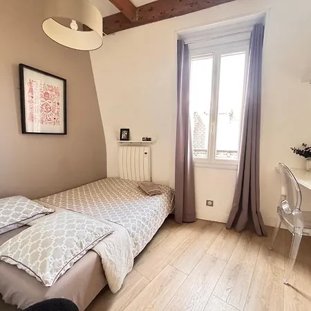 Appartamento Loft Au Calme En Dernier étage Avec Ascenseur 2 70 M Parigi
