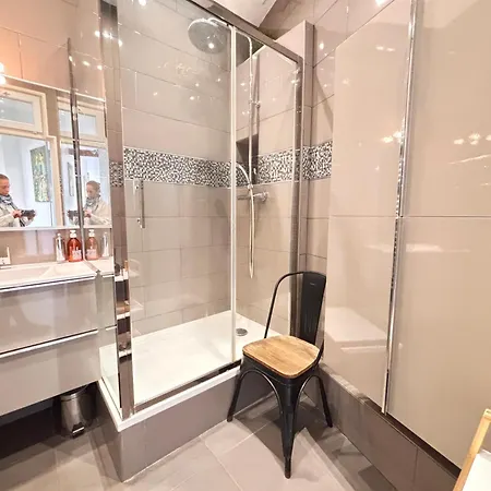 Loft Au Calme En Dernier étage Avec Ascenseur 2 70 M Appartamento Parigi