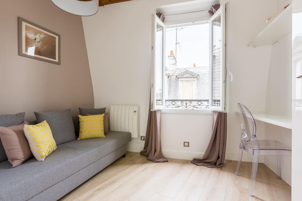 Loft Refait A Neuf En Dernier Etage 2 Parigi