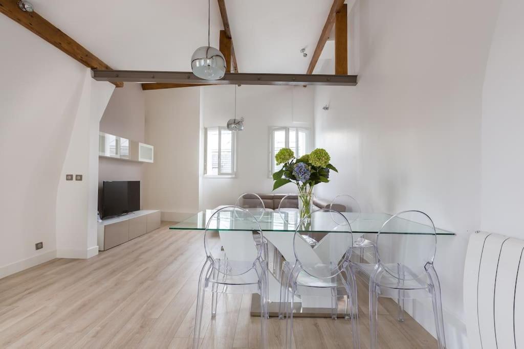 Loft Refait A Neuf En Dernier Etage 2 Parigi