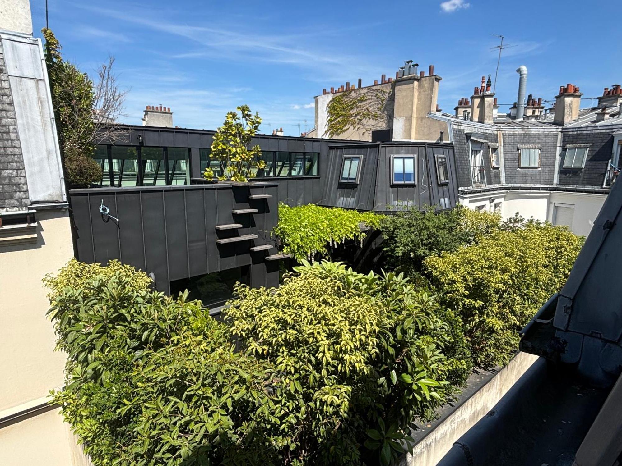 Loft Au Calme En Dernier étage Avec Ascenseur 2 70 M Appartamento Parigi