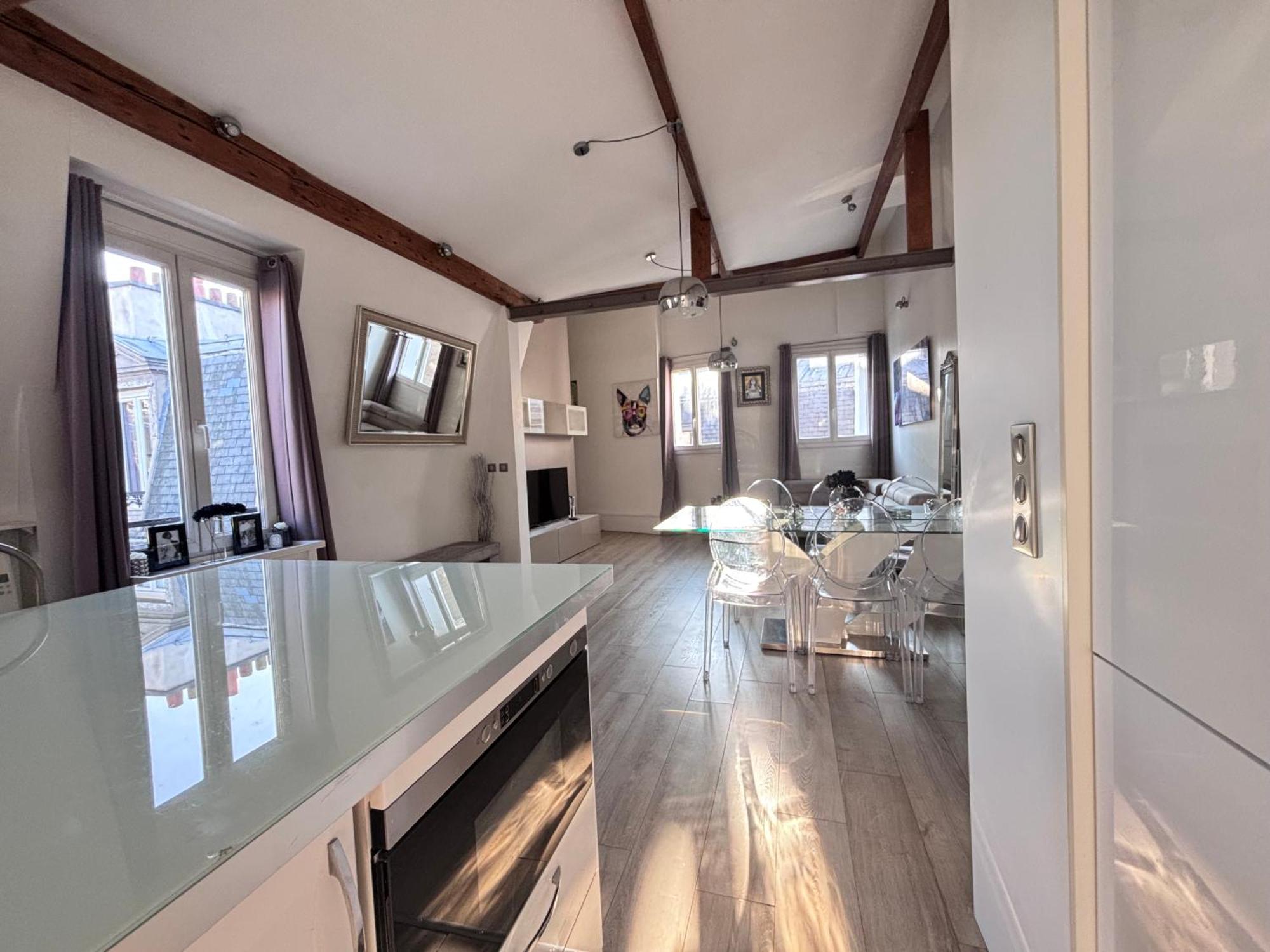 Appartamento Loft Au Calme En Dernier étage Avec Ascenseur 2 70 M Parigi